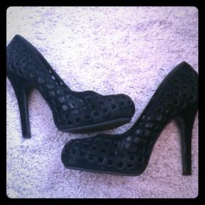 Bamboo suede diamond cutout 4" platform stiletto